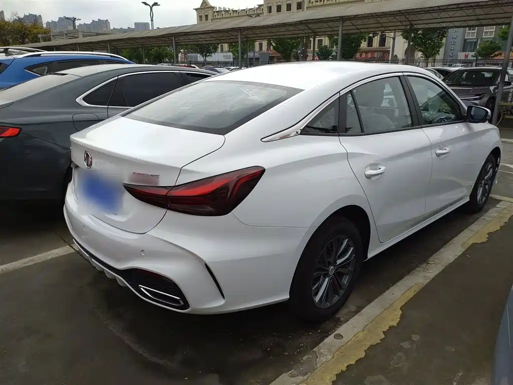 MG5 MG5 2026款 180 DVVT 全球豪华版