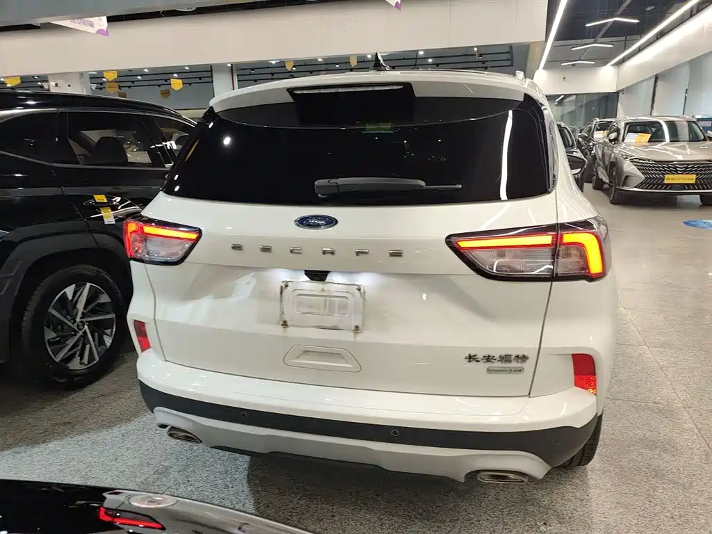 Escape EcoBoost 245 2 WD Shine Enjoyment