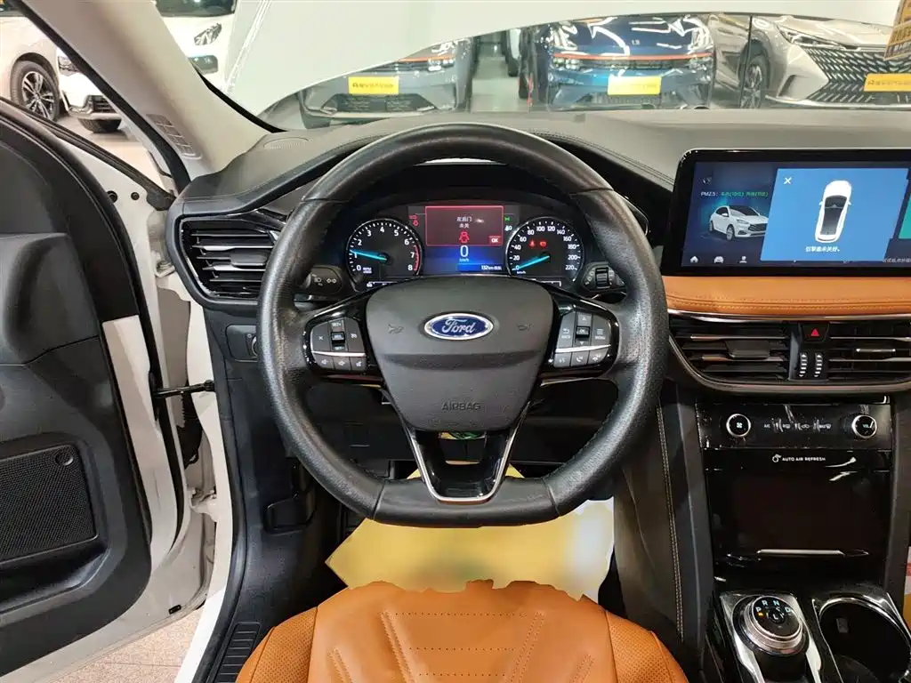 Escape EcoBoost 245 2 WD Shine Enjoyment