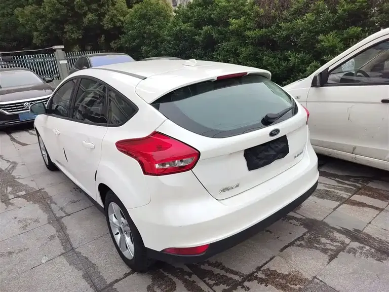 Ford Focus Hatchback 1.6 L Auto Comfort Smart Travel