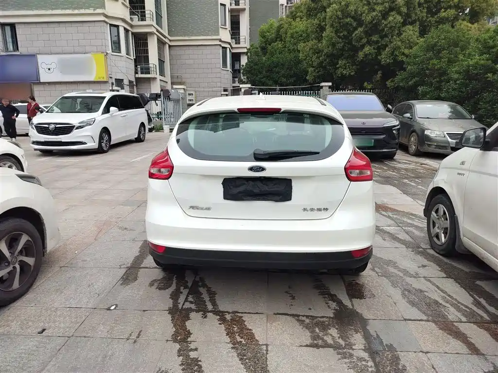 Focus Hatchback 1.6 L Auto Comfort Smart Travel