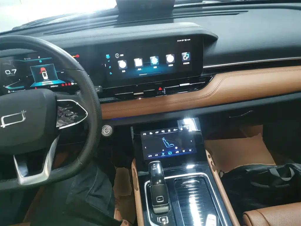 Besturn T99 奔腾T99 2023款 2.0 T 自动尊贵型