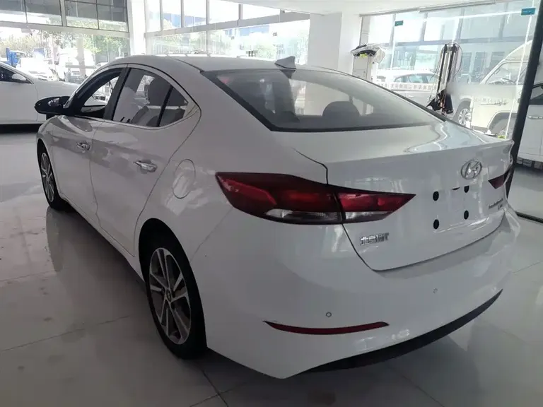 Hyundai Elantra 1.6 L Auto Smart Dazzle · Elite