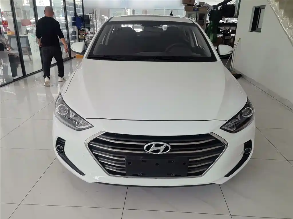 Elantra 1.6 L Auto Smart Dazzle · Elite