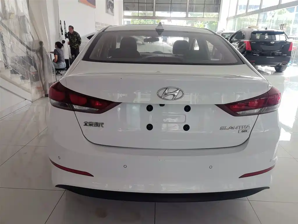 Elantra 1.6 L Auto Smart Dazzle · Elite
