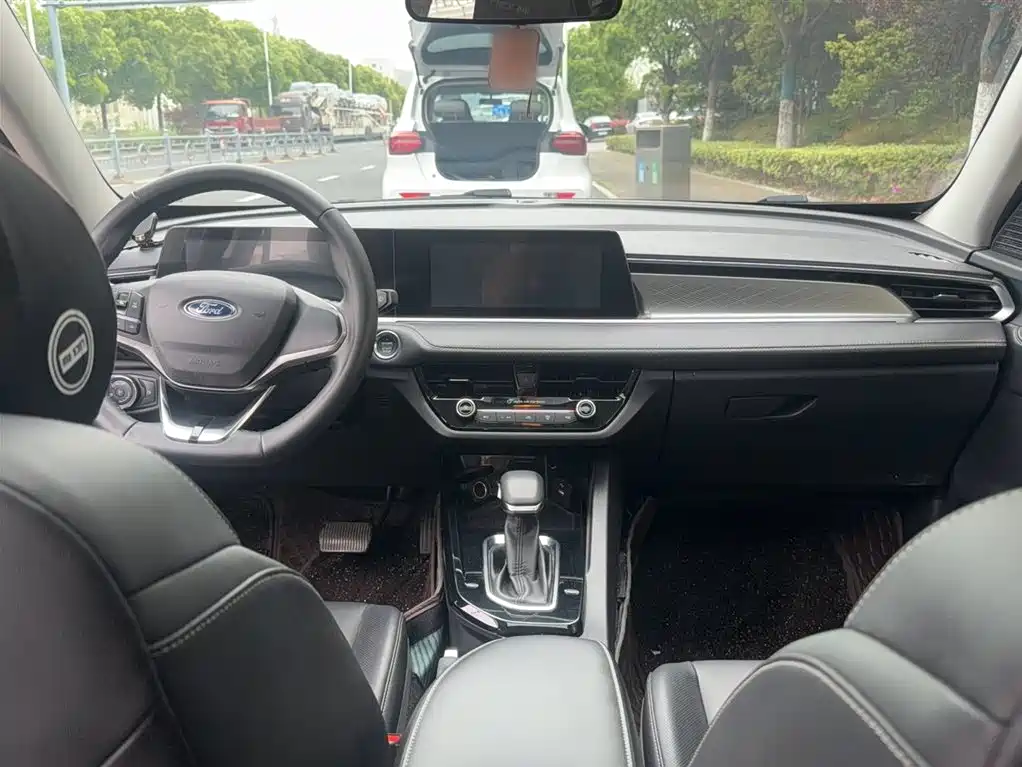 Escort 1.5 L Auto Diamond