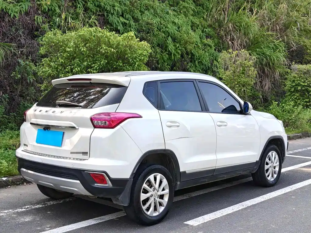 Senova X35 绅宝X35 2016款 1.5 L 自动精英版