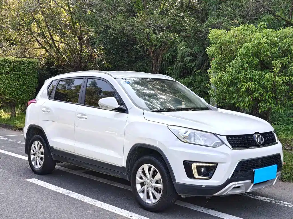 Senova X35 绅宝X35 2016款 1.5 L 自动精英版