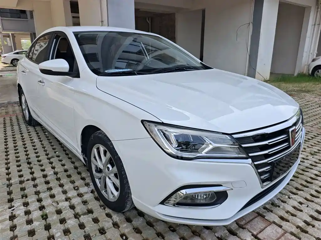 Roewe i5 1.5 L Manual 4 G Connected Leading Luxury