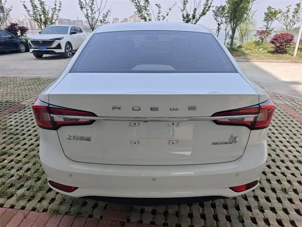 Roewe i5 1.5 L Manual 4 G Connected Leading Luxury