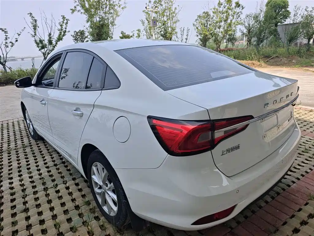 Roewe i5 1.5 L Manual 4 G Connected Leading Luxury