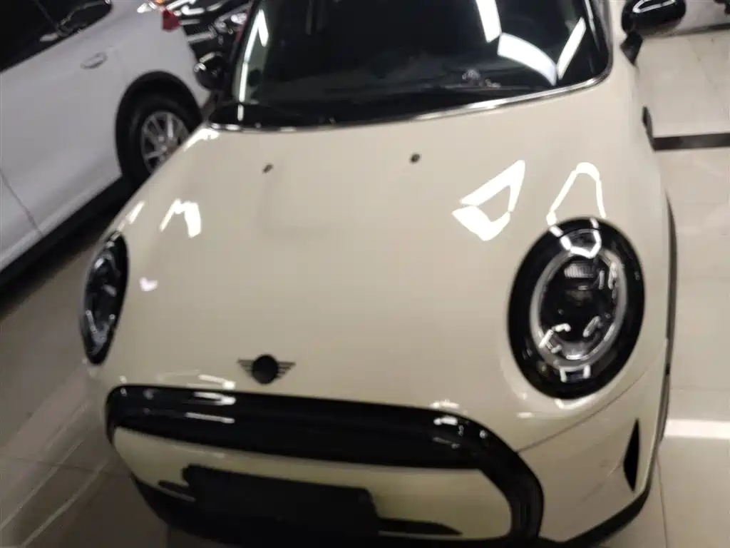 MINI 1.5 T COOPER Artist 5-door