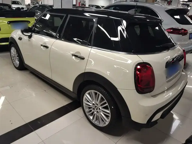 MINI 1.5 T COOPER Artist 5-door