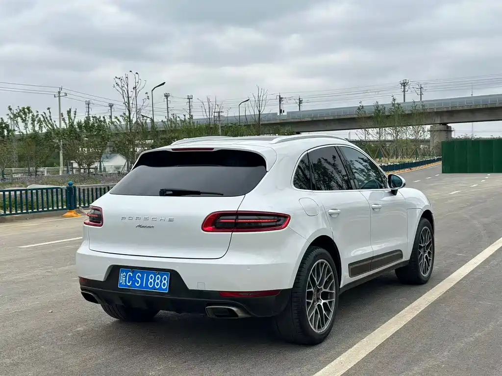 Macan Macan 2.0 T