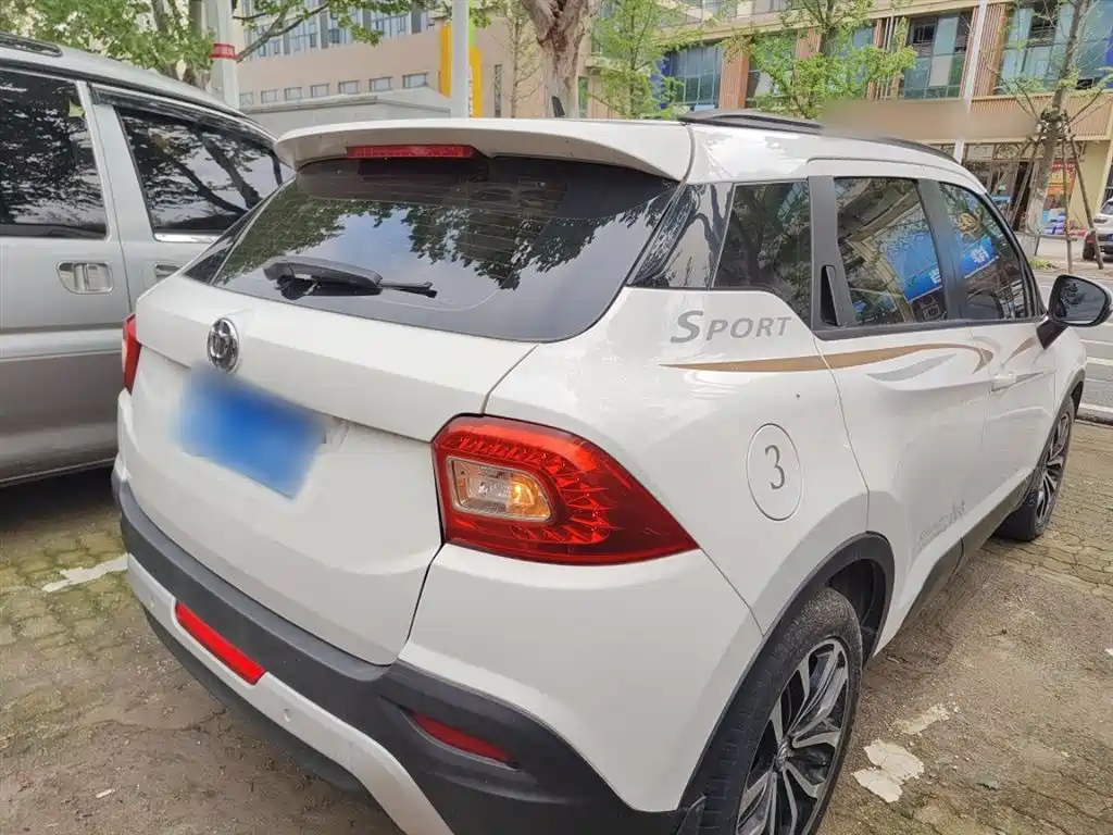 Brilliance V3 中华V3 2015款 1.5 T 自动旗舰型