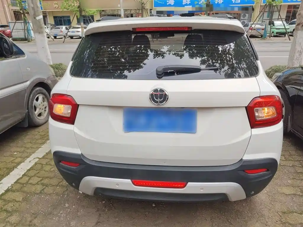 Brilliance V3 中华V3 2015款 1.5 T 自动旗舰型