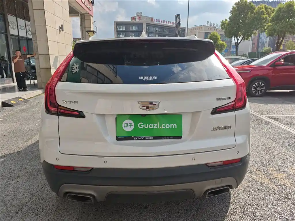 Cadillac XT4 28 T 2 WD Leading