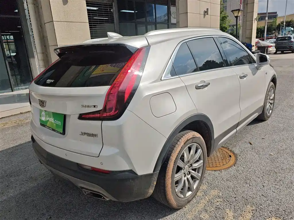 Cadillac XT4 28 T 2 WD Leading