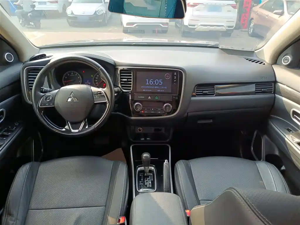 Outlander 2.0 L 2 WD Excellence 7-seat