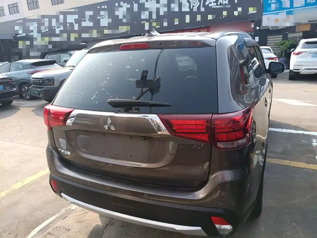 Outlander 2.0 L 2 WD Excellence 7-seat