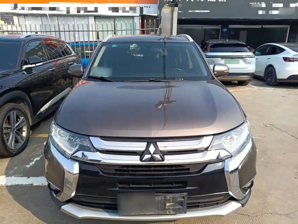 Outlander 2.0 L 2 WD Excellence 7-seat