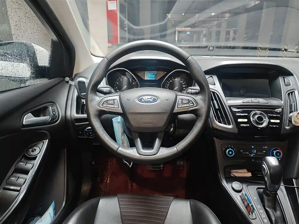 Focus Sedan Classic 1.6 L Auto Style Smart Travel