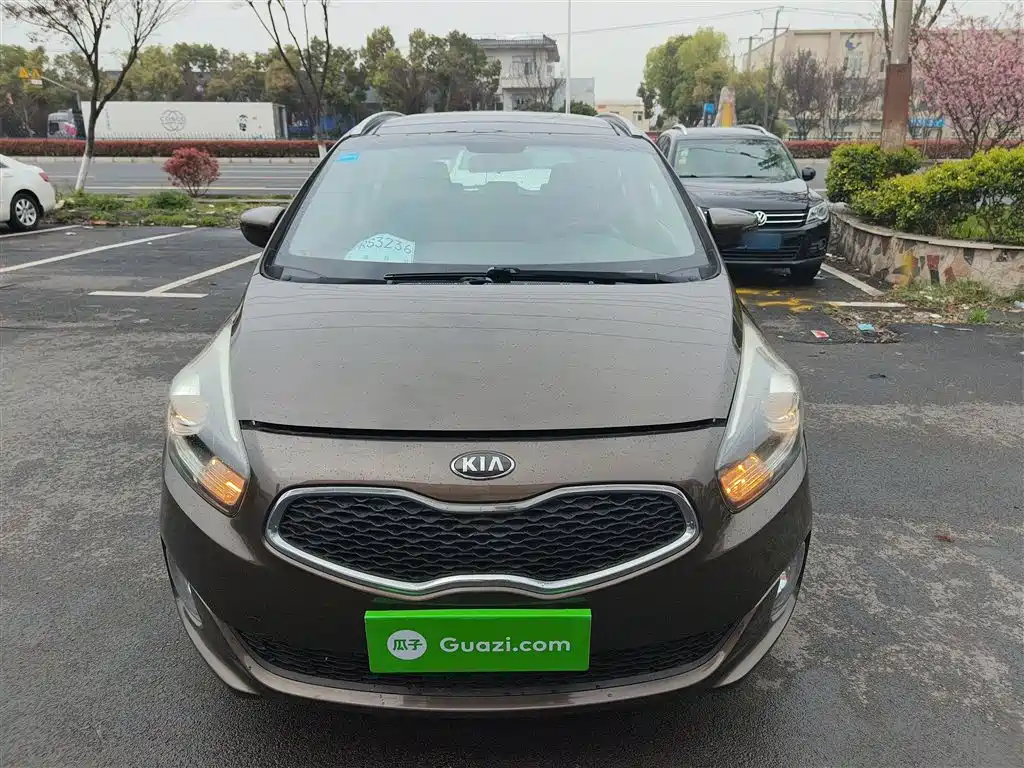 Carens 2.0 L 5-seat Auto Standard CN-V