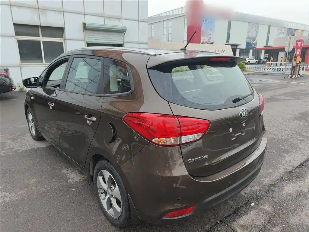 Carens 2.0 L 5-seat Auto Standard CN-V
