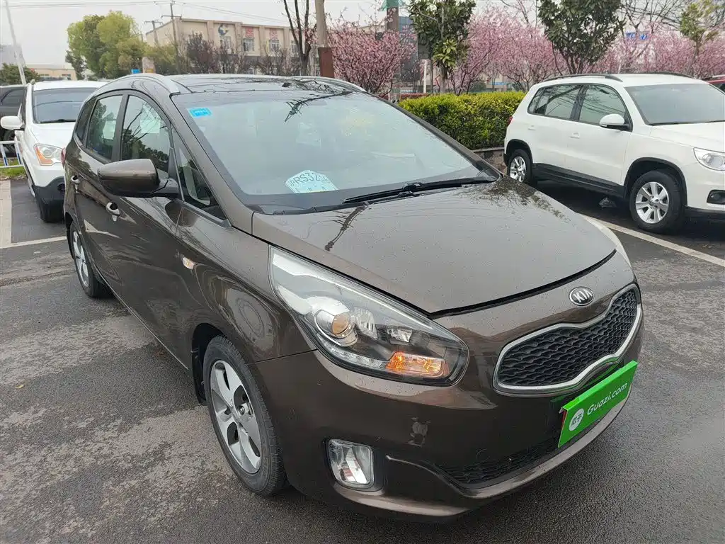 Carens 2.0 L 5-seat Auto Standard CN-V
