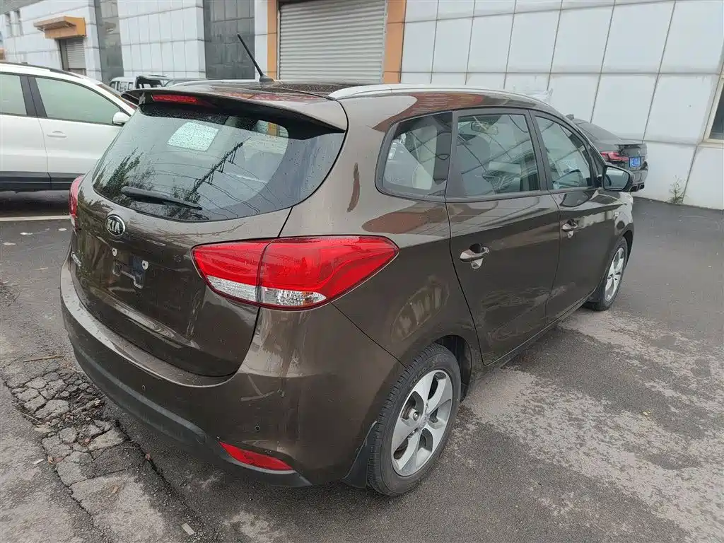 Carens 2.0 L 5-seat Auto Standard CN-V