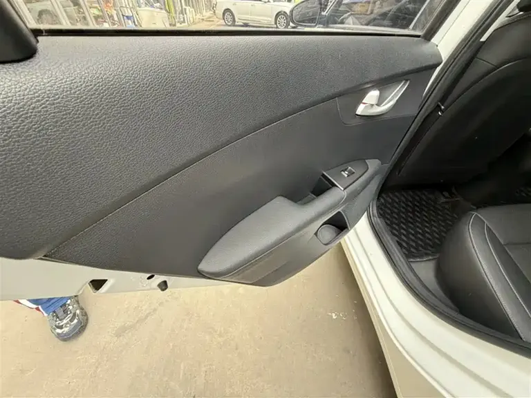 Kia K3 1.5 L CVT New Sharp Sunroof