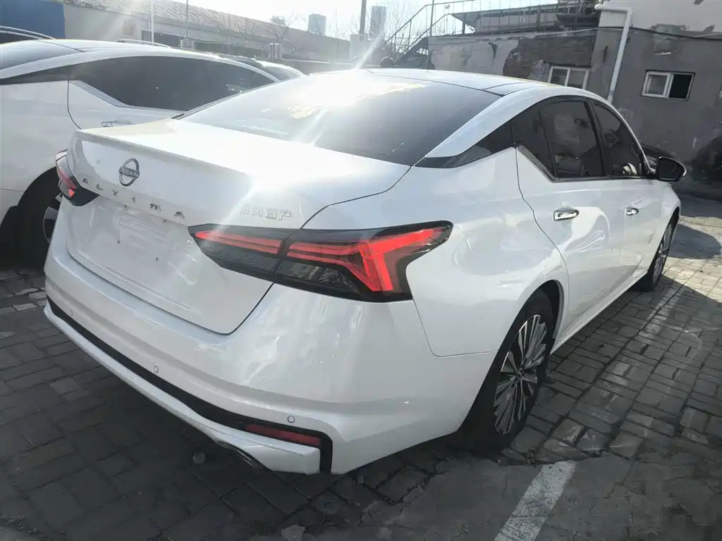 Teana 2.0 L XL-TLS Joy