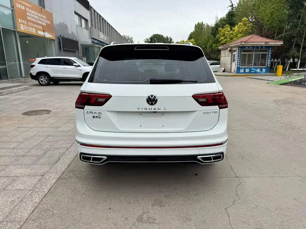 Tiguan L Outstanding 330 TSI Auto 2 WD R-Line Dragon Shine