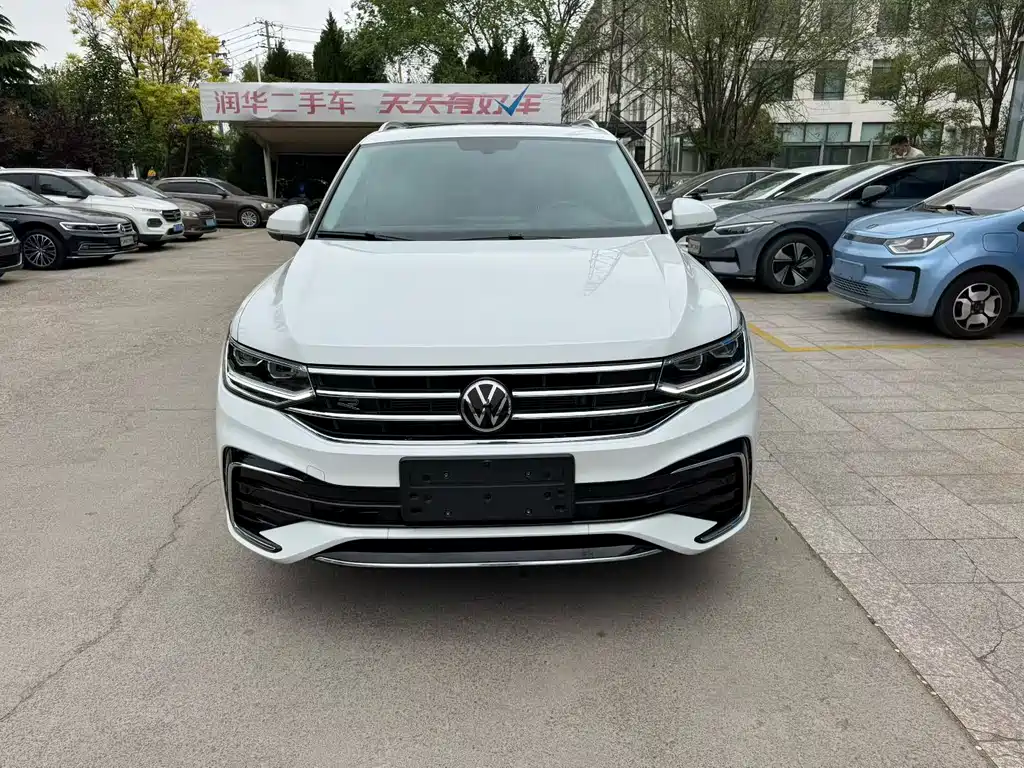 Tiguan L Outstanding 330 TSI Auto 2 WD R-Line Dragon Shine