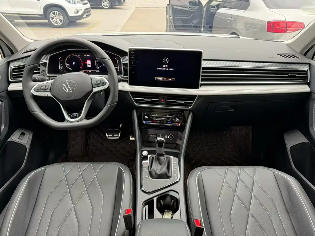 Tiguan L Outstanding 330 TSI Auto 2 WD R-Line Dragon Shine
