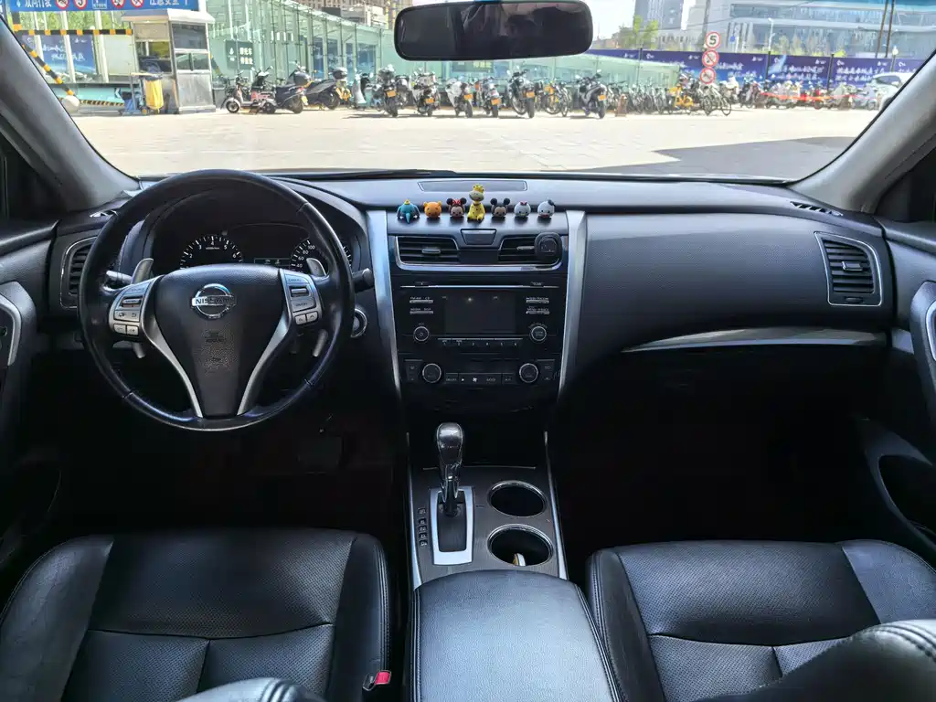 Teana 2.5 L XL-NAVI Tech Champions Smart Enjoyment