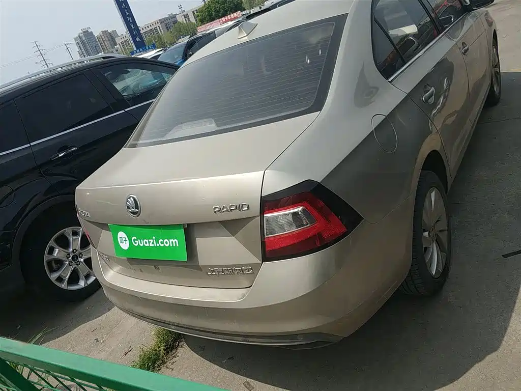 Rapid 1.6 L Auto Comfort