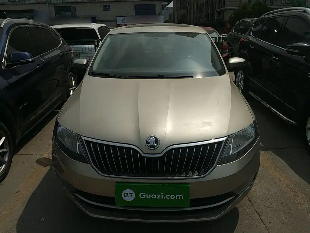 Rapid 1.6 L Auto Comfort