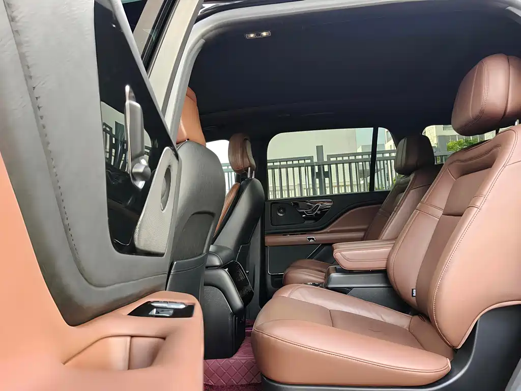 Aviator 3.0 T V6 4 WD Graceful