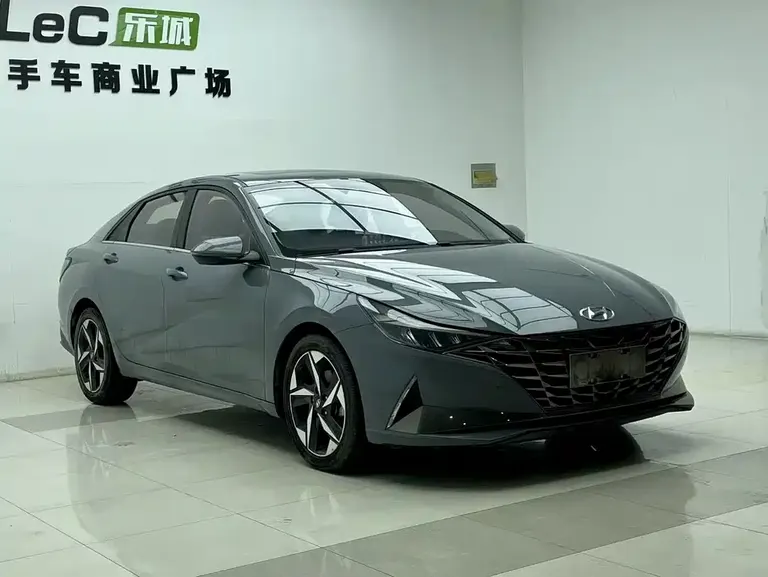 Hyundai Elantra 1.5 L CVT LUX Distinguished