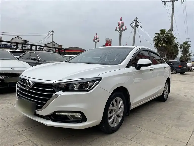Baic Senova D50 绅宝D50 2019款 1.5 L 手动尊贵版 国VI