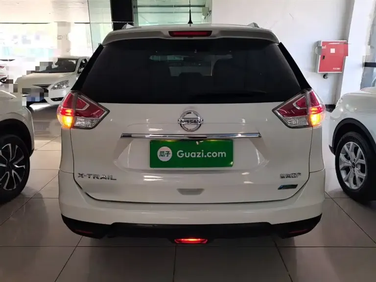 Nissan X-Trail 2.5 L CVT Leading MAX 4 WD