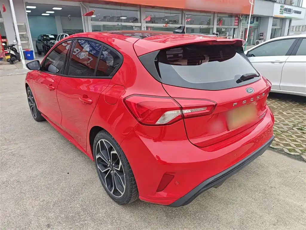 Focus Hatchback EcoBoost 180 Auto ST Line