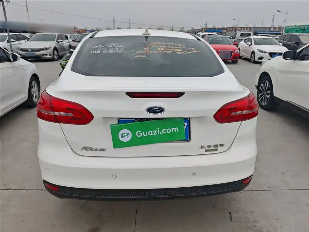 Focus Sedan EcoBoost 125 Auto Super Style Smart Travel