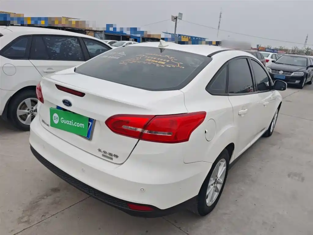 Focus Sedan EcoBoost 125 Auto Super Style Smart Travel