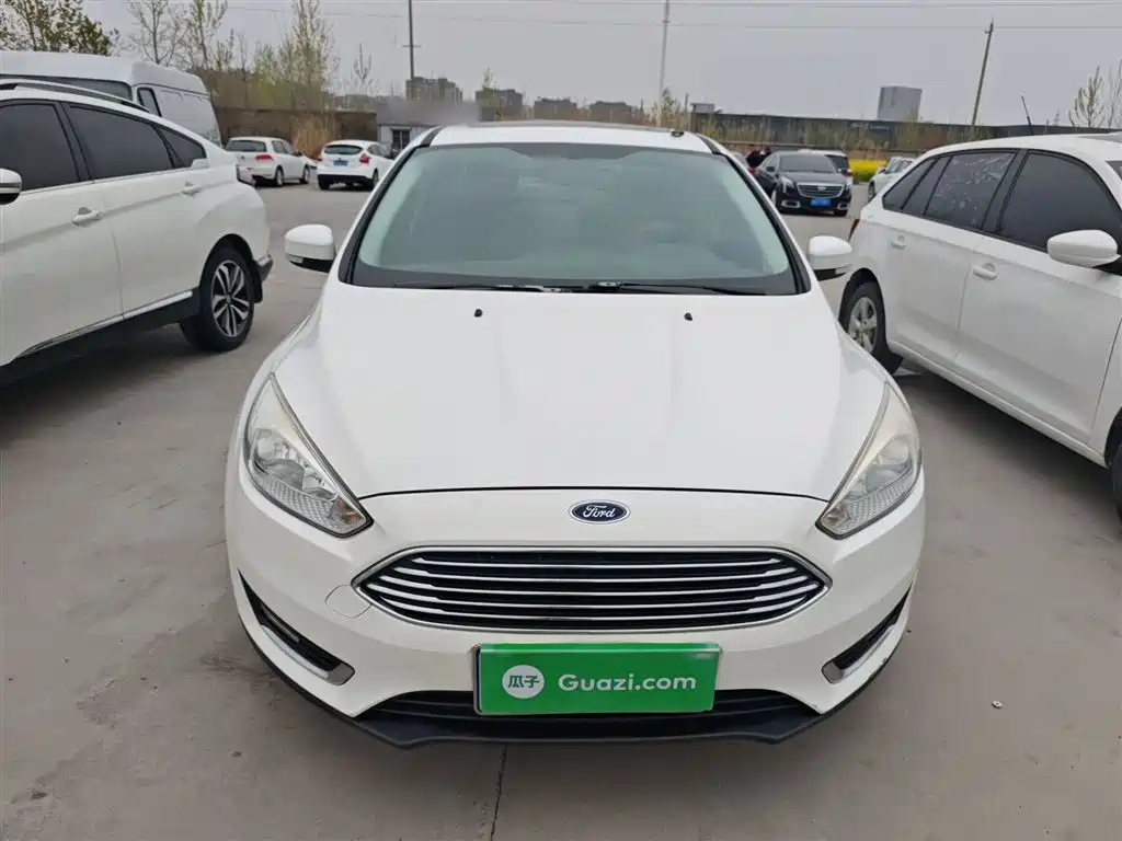 Focus Sedan EcoBoost 125 Auto Super Style Smart Travel