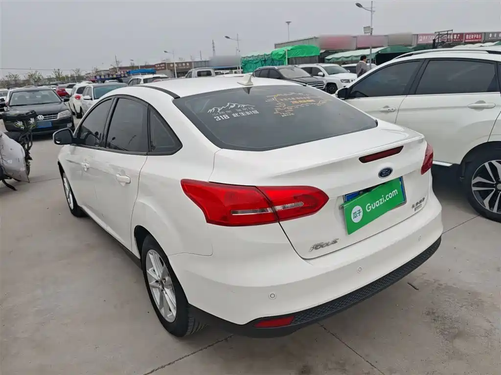 Focus Sedan EcoBoost 125 Auto Super Style Smart Travel