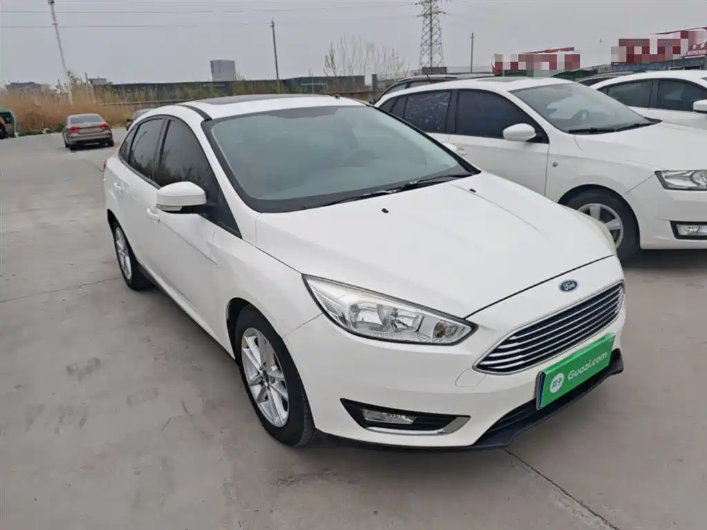 Focus Sedan EcoBoost 125 Auto Super Style Smart Travel