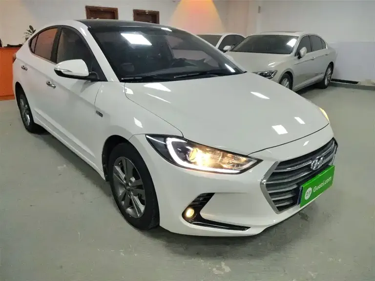 Hyundai Elantra 1.4 T DCT Dynamic Shine · Active