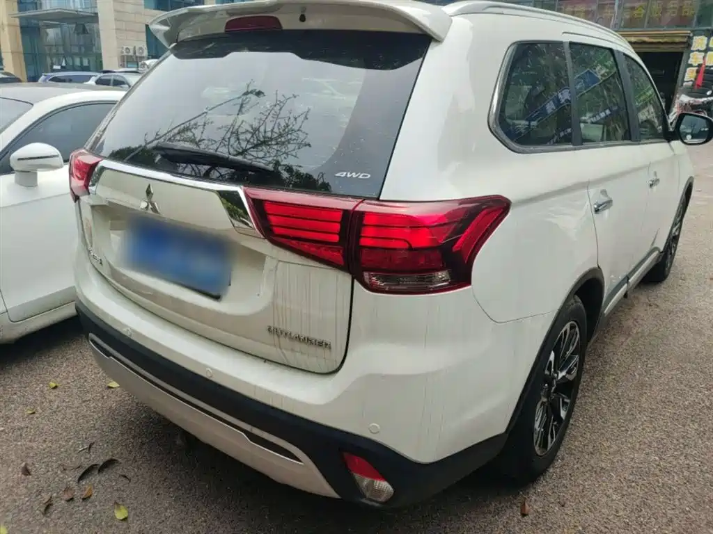 Outlander 2.4 L 4 WD Enjoyment 7-seat CN-VI